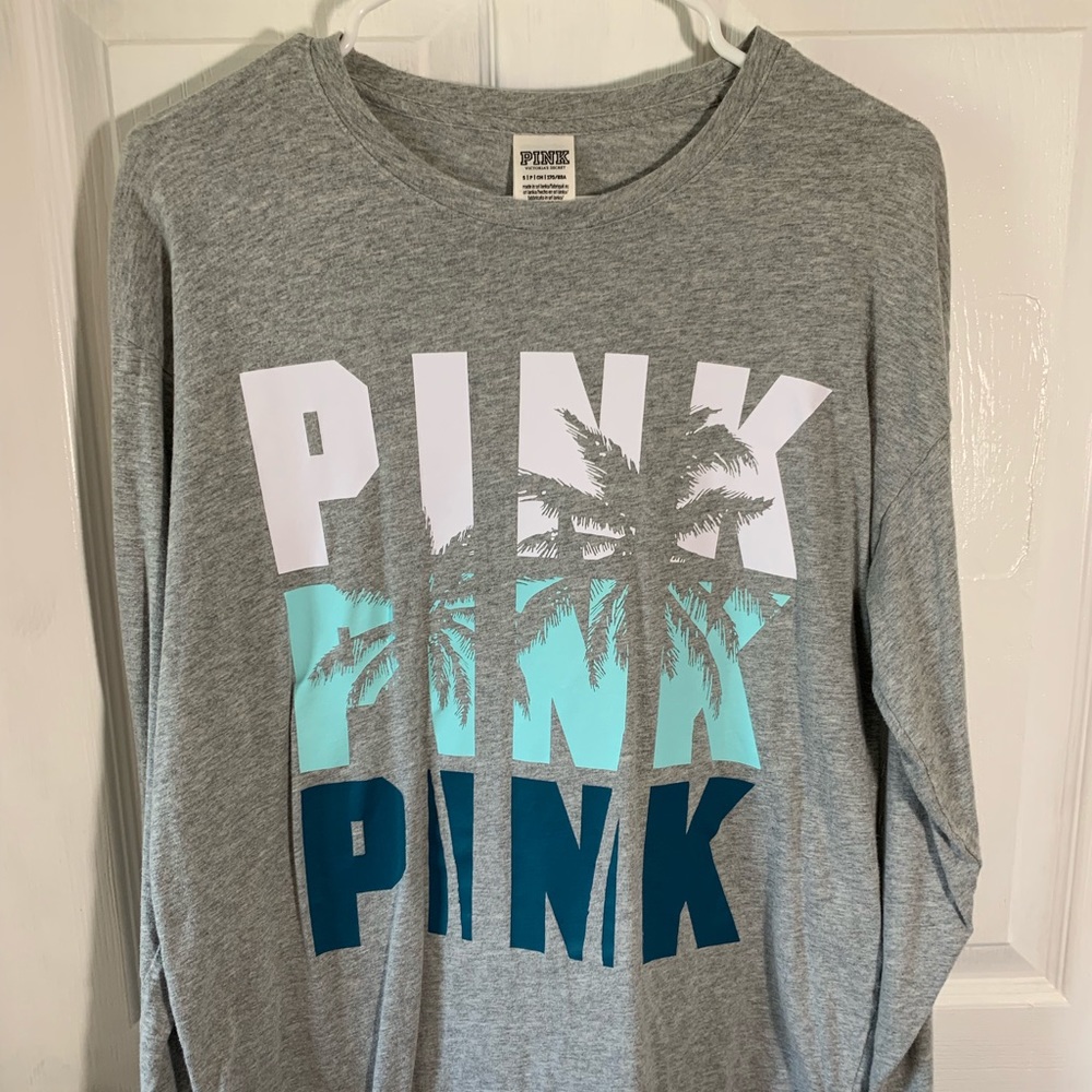 a gray long sleeve t-shirt